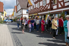 Fronleichnamsprozession durch die Straßen von Naumburg (Foto: Karl-Franz Thiede)